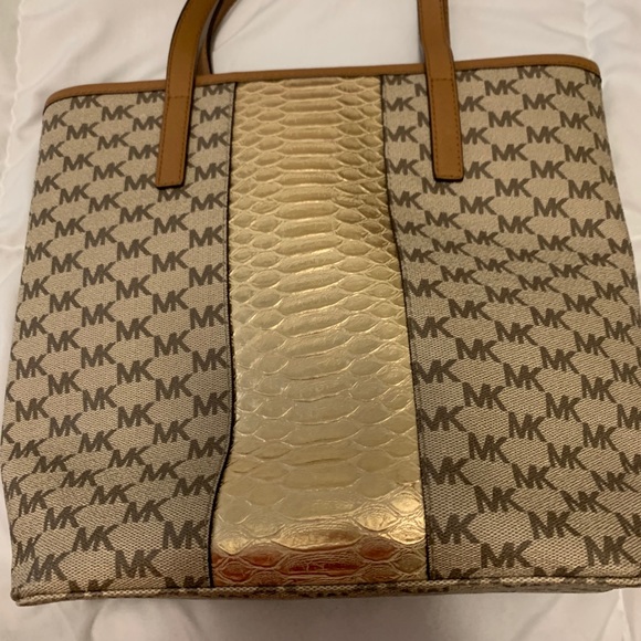 Handbag - Picture 2 of 3